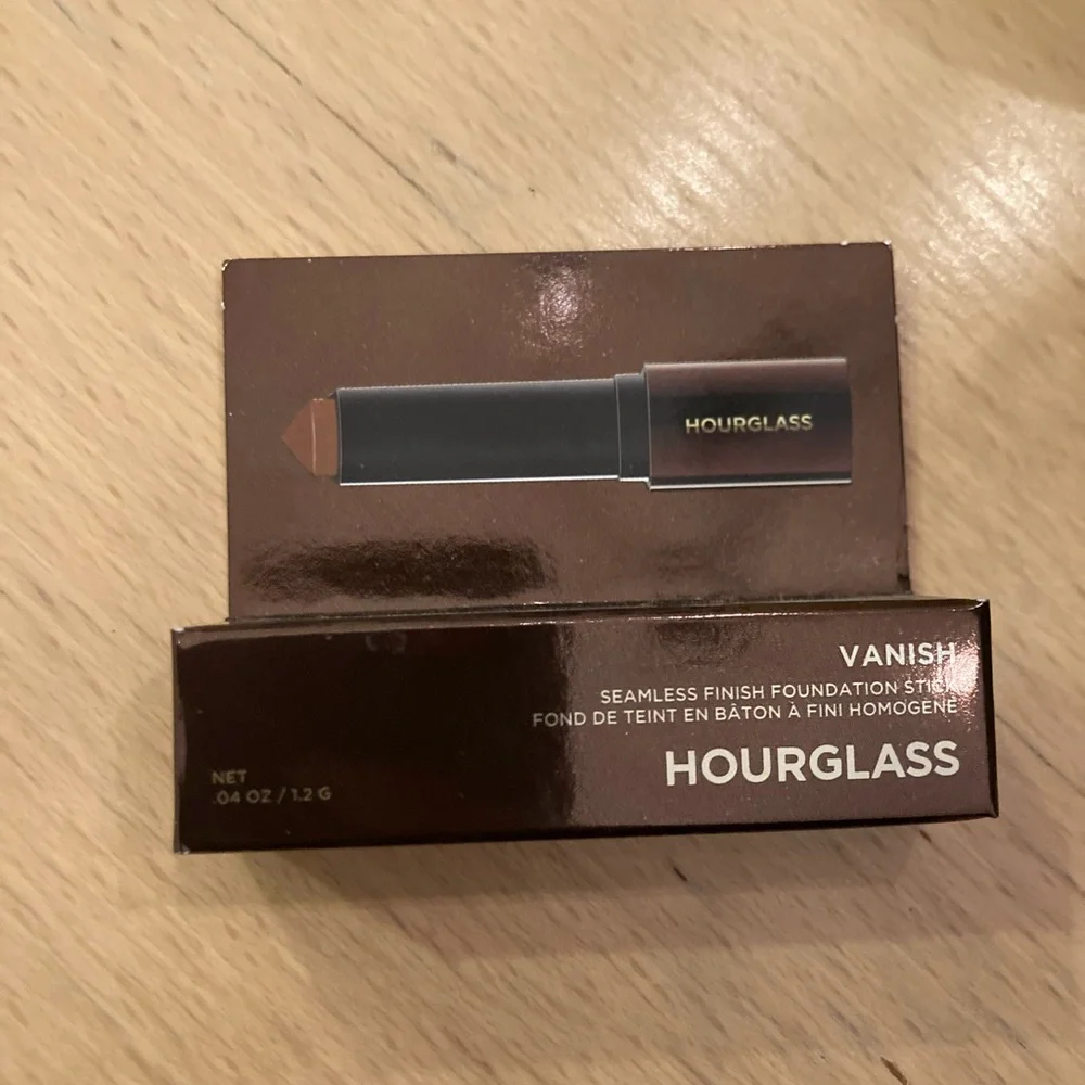 Hourglass Vanish Seamless Finishing Foundation Stick - NIB